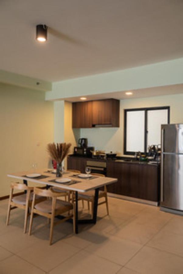 Deluxe Seaview Suite Twin Bed By The Only Bnb Tanjung Tokong Exterior photo
